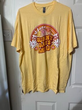 Gildan Pale Yellow Graphic Tee